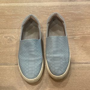 J Slides platform slip on shoes size 9 baby blue snake print